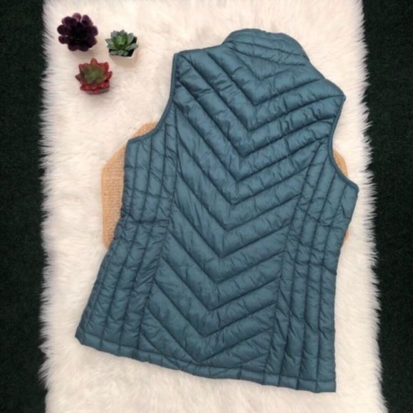 32 Degree Heat Vest - Picture 9 of 14